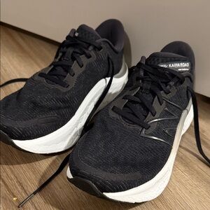 New Balance Black and White Athletic Shoes 8.5 wide
